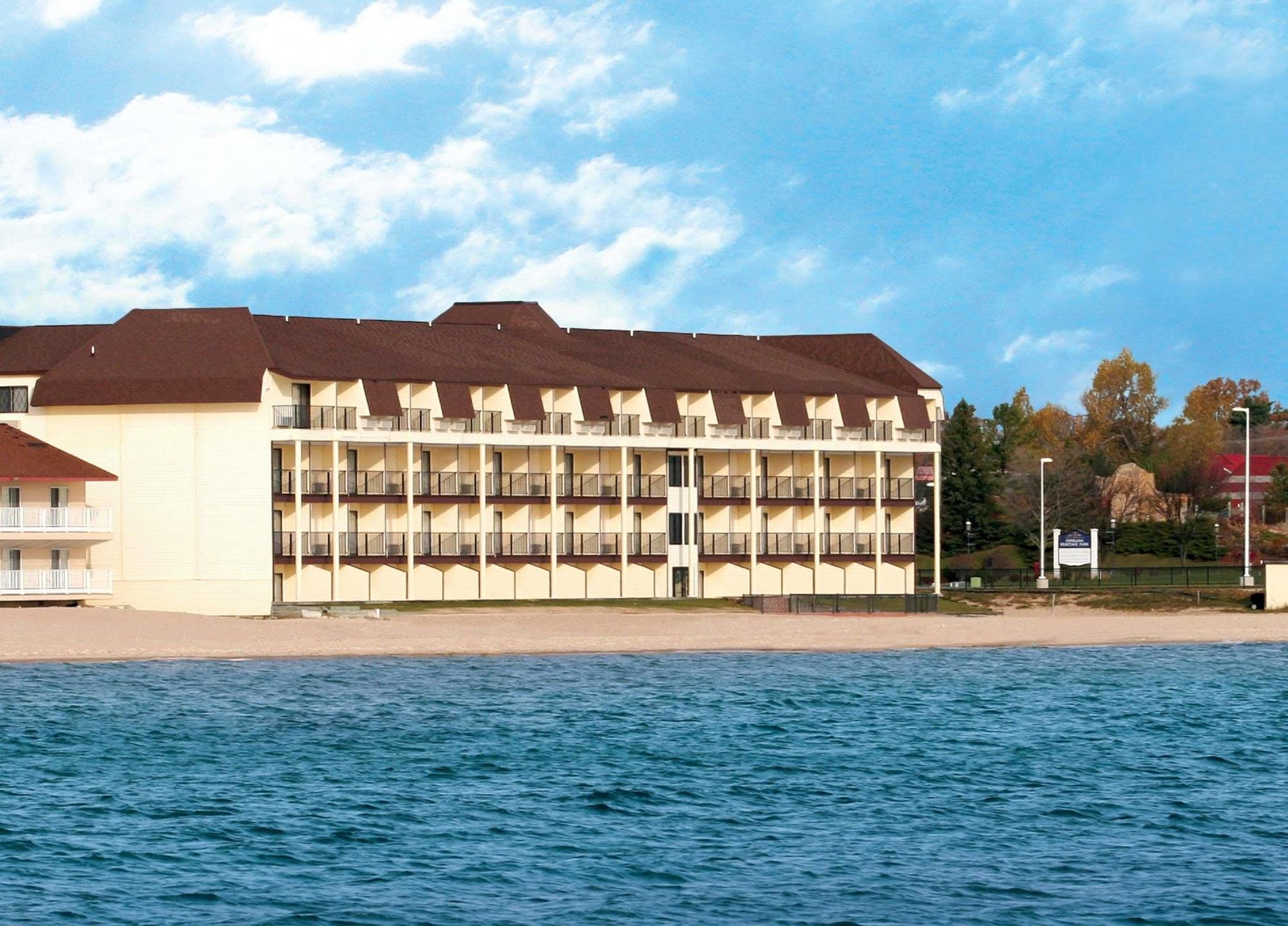 Best Western Plus Dockside Waterfront Inn Mackinaw City Eksteriør billede