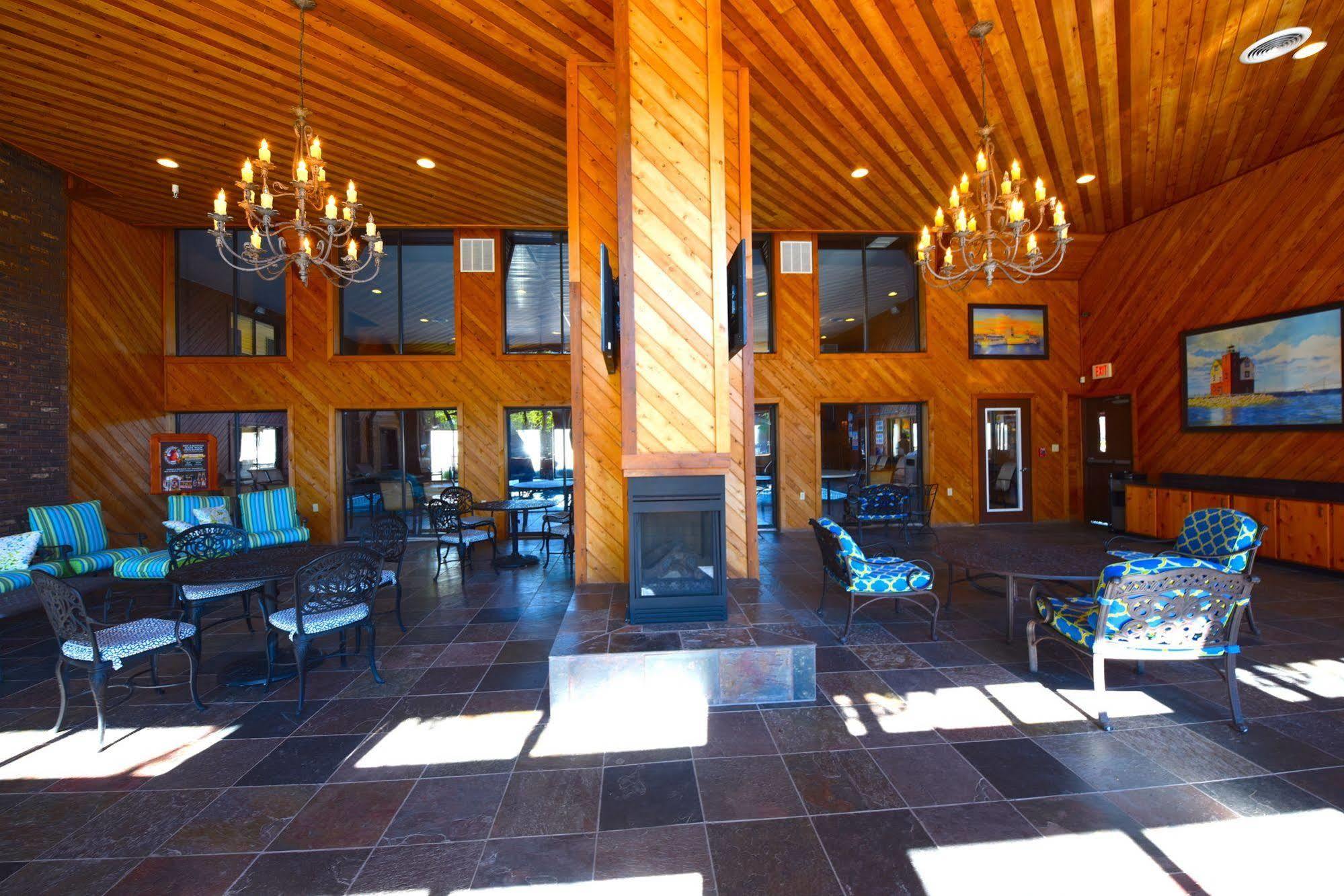 Best Western Plus Dockside Waterfront Inn Mackinaw City Eksteriør billede